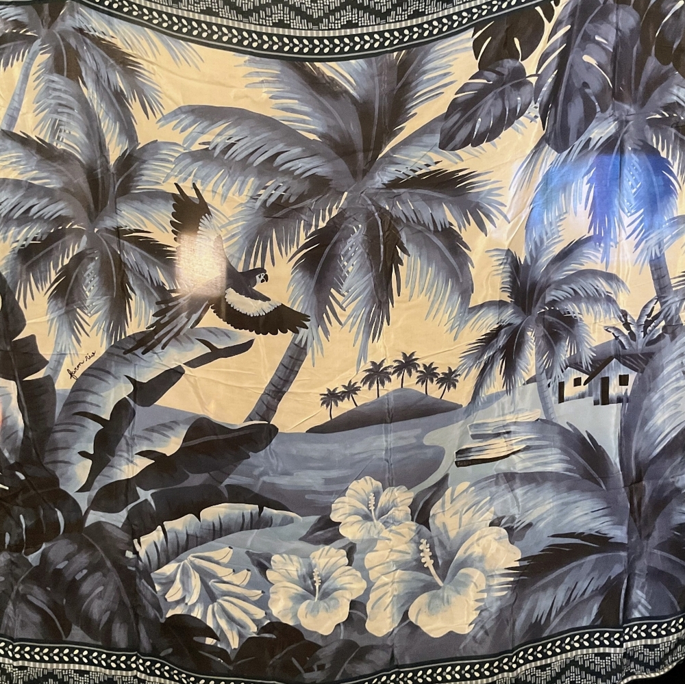 FARM Rio Beautiful Tropical Scarf (NWT) Holiday Sale🎁